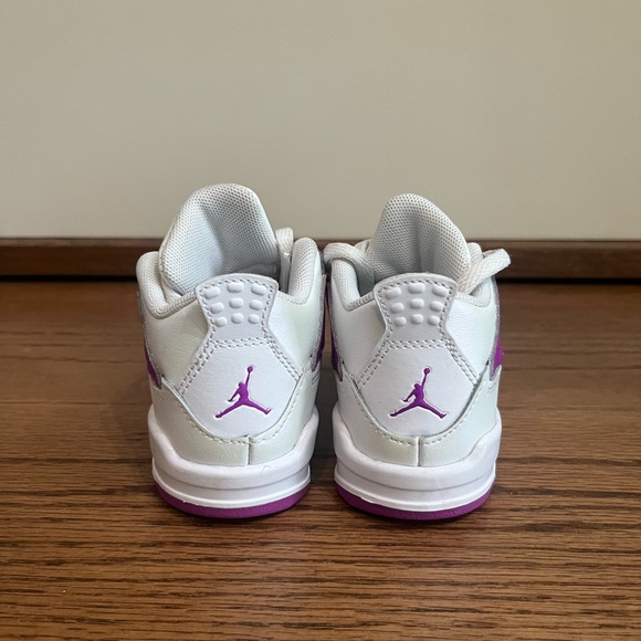Nike Jordan 4 Kids Sneaker Hyper Violet in Excellent Condition with Box - Picture 5 of 12